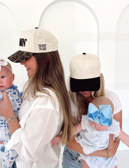 Mommin' - Black Vintage Trucker Hat: Black