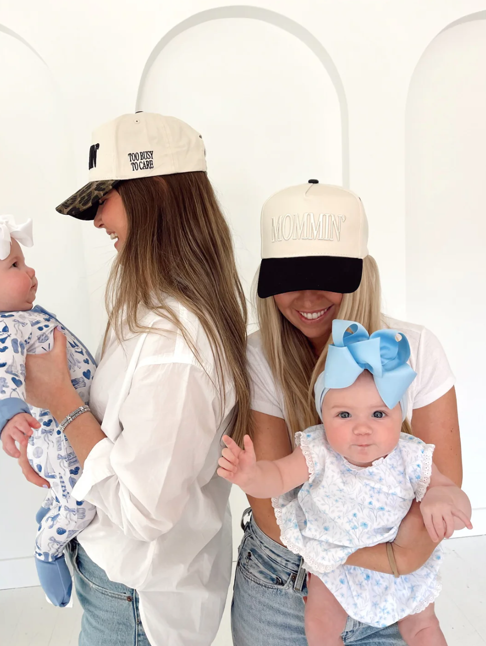 Mommin' - Black Vintage Trucker Hat: Black