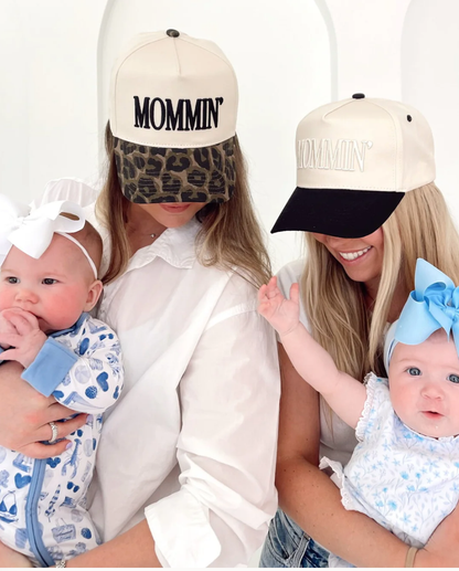 Mommin' - Black Vintage Trucker Hat: Black